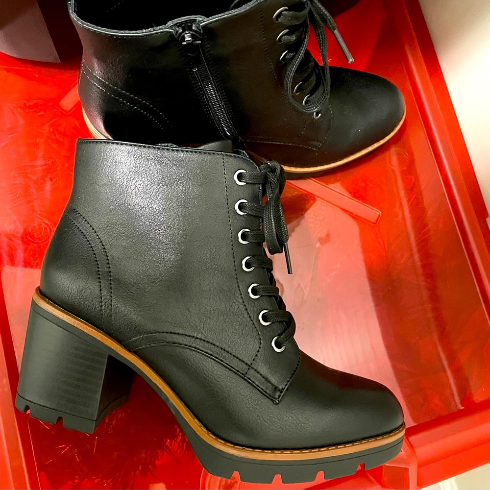 Naturalizer Boots / Never worn